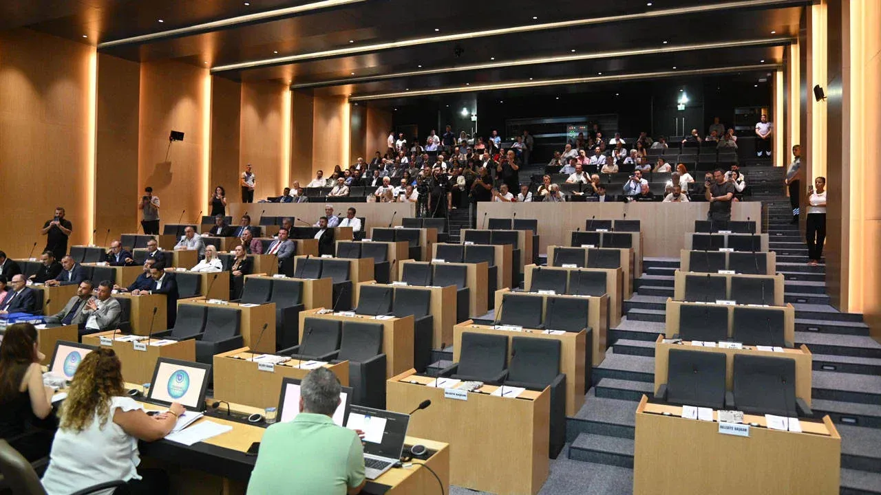 Candan Yüceer’in geçişi sonrası mecliste kriz: Yeterli çoğunluk sağlanamadı
