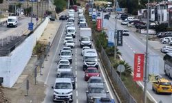 Bodrum’a bayram akını başladı: 24 saatte 20 bin araç giriş yaptı, trafik kilitlendi