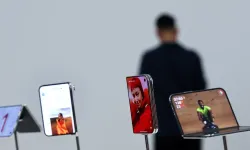 Apple iPhone Duo ile katlanabilir atağa geçti, Samsung “#ItsTimeToSwitch” ile yanıt verdi