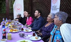 Sinan Akçıl, “İyilik Var” kapsamında Etiler Huzurevi’ni ziyaret etti