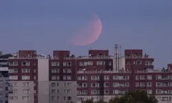 Türkiye’de Parçalı Ay Tutulmasında Ay Kızıla Döndü