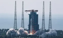 Çin “Uzun Yürüyüş-8A” ile yeni internet uydularını uzaya gönderdi