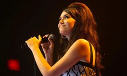 Sienna Spiro, “Die on This Hill”i “Austin City Limits” sahnesine taşıdı