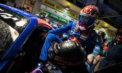 Verstappen GT’de Direksiyona Geçiyor: Finalde Valentino Rossi ile Karşı Karşıya