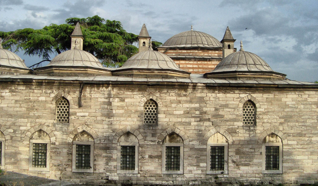 İstanbul’un hafızasına 14 yıllık pranga: Hat sanatı ve medreseler kime emanet?