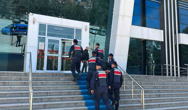 “Kadını teslim edin” tehdidi sonrası gözaltı: Bucak’ta skandal video