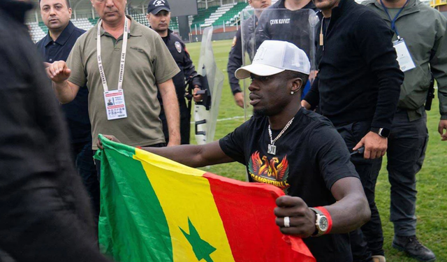 Amedsporlu Diagne’ye polis müdahalesi: Senegal bayrağını PKK bayrağı sandılar!