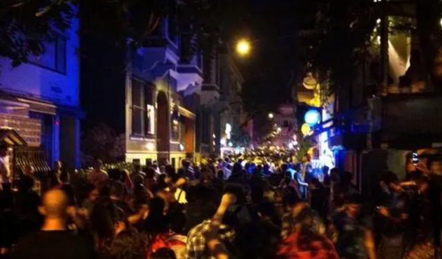 Kadıköy’de mühürlenen mekanlar konuştu: “İçeride madde bulunmadı, yine de kapatıldık”