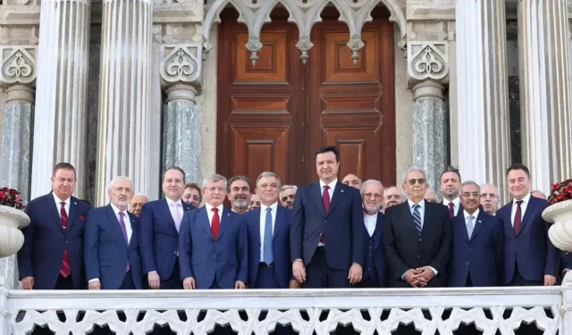 D-8 Zirvesinde aynı kare: Abdullah Gül, Davutoğlu, Babacan, Erbakan ve Arıkan