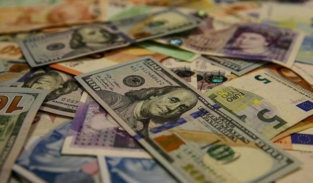 Dolar ve Euro Yeni Haftaya Düşüşe Yakın Başladı