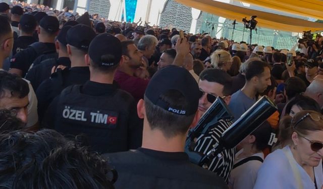 Kadir İnanır’ın cenazesinde izdiham: Özel Tim güvenliği sağladı