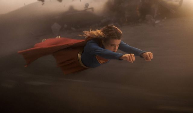 Supergirl (Supergirl) DC evreninde beklenen etkiyi yaratamadı: Filmden duygusal anlar var ama karakter netleşmiyor