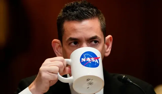 Trump, UFO gündemi arasında NASA Direktörü’nün “kepçe kulakları”na takıldı