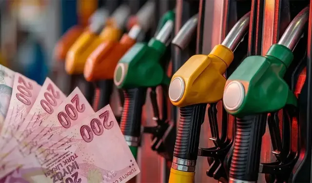 Akaryakıta peş peşe zam: Motorinde 7,80 TL, benzinde 2 TL (Gecikme detayıyla)