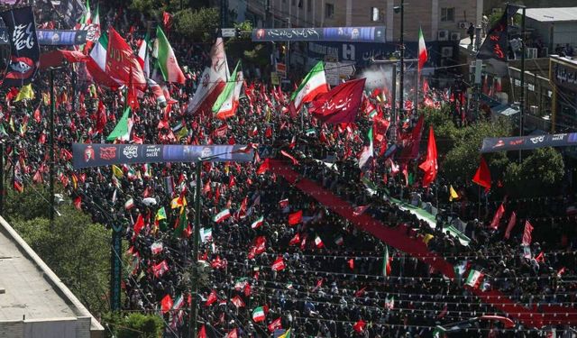 Ali Hamaney Meşhed’de Son Yolculuğa Uğurlandı