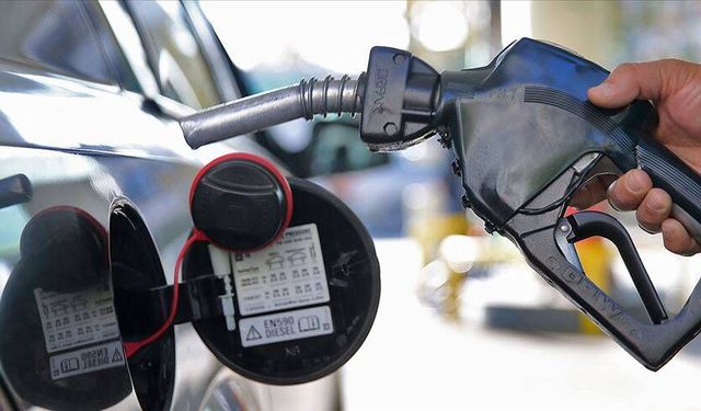 Motorinde Tabela Yeniden Değişiyor: Gece Yarısı 4 TL 20 Kuruş Zam Bekleniyor