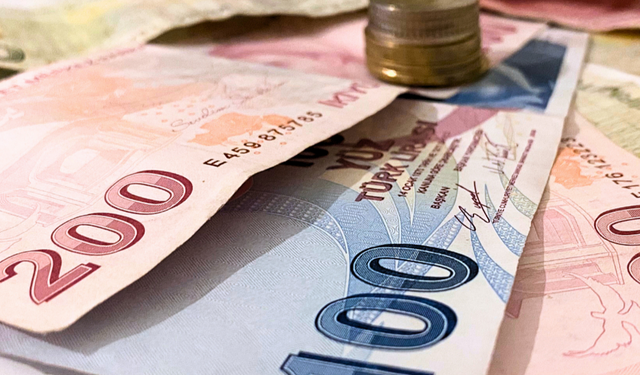 Bloomberg'den Türk lirası için devalüasyon iddiası