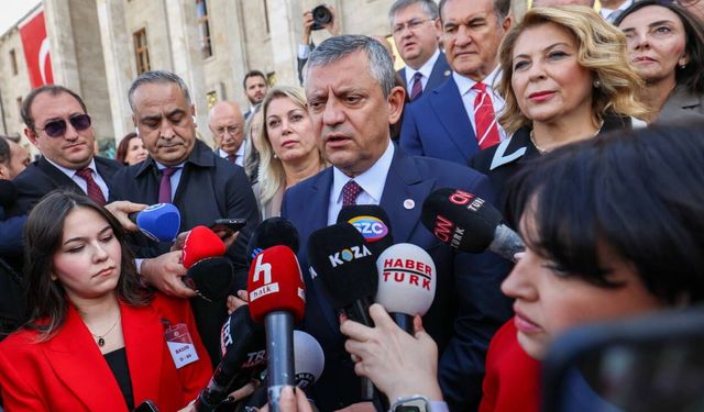 Özgür Özel’den AKP’ye Mersin ve fon krizi tepkisi: “Üstünü örteceğini umuyorlar”