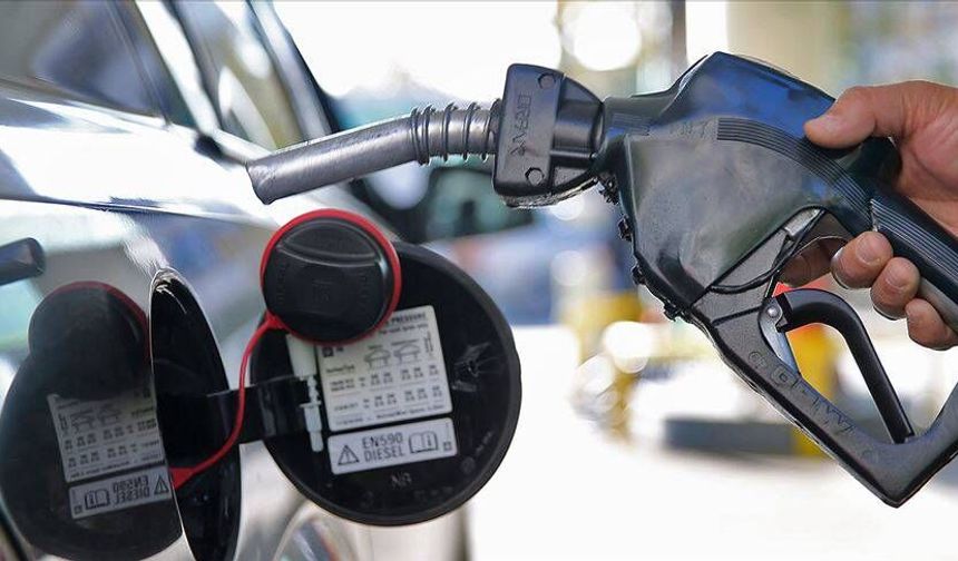 Motorinde Tabela Yeniden Değişiyor: Gece Yarısı 4 TL 20 Kuruş Zam Bekleniyor