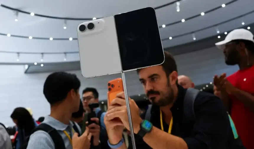 Apple’ın iPhone Duo’su tanıtıldı: Katlanabilir ilk telefon 335 bin 999 liradan