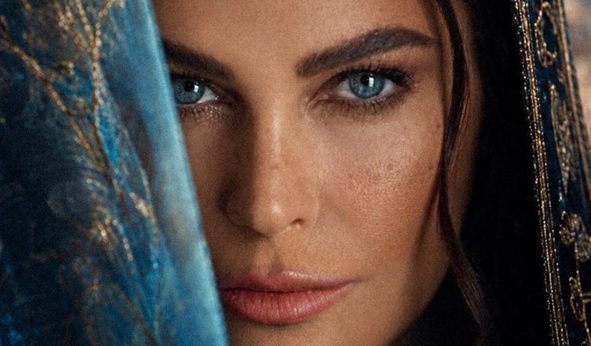 Hülya Avşar, Kanlı Nigar Müzikali’nde Nigar’la sahnede