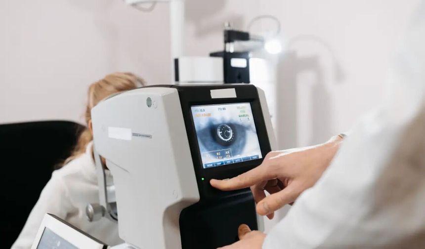 EMR Yöntemiyle Kornea Şekillendirme: Lazer ve Neştersiz 1 Dakikada Düzeltme