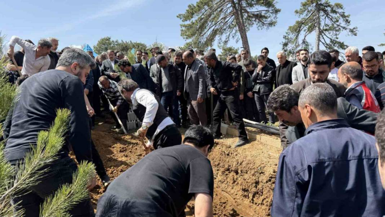 Öğretmen Ayla Kara'yı Gözyaşları Arasında Uğurladılar Ev Yapacaktık, Mezarı Geldi (1)