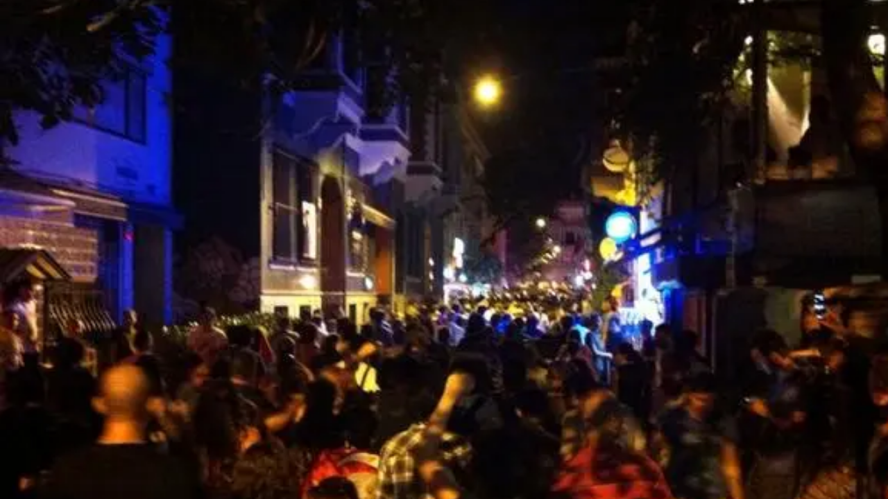 Kadıköy’de mühürlenen mekanlar konuştu: “İçeride madde bulunmadı, yine de kapatıldık”