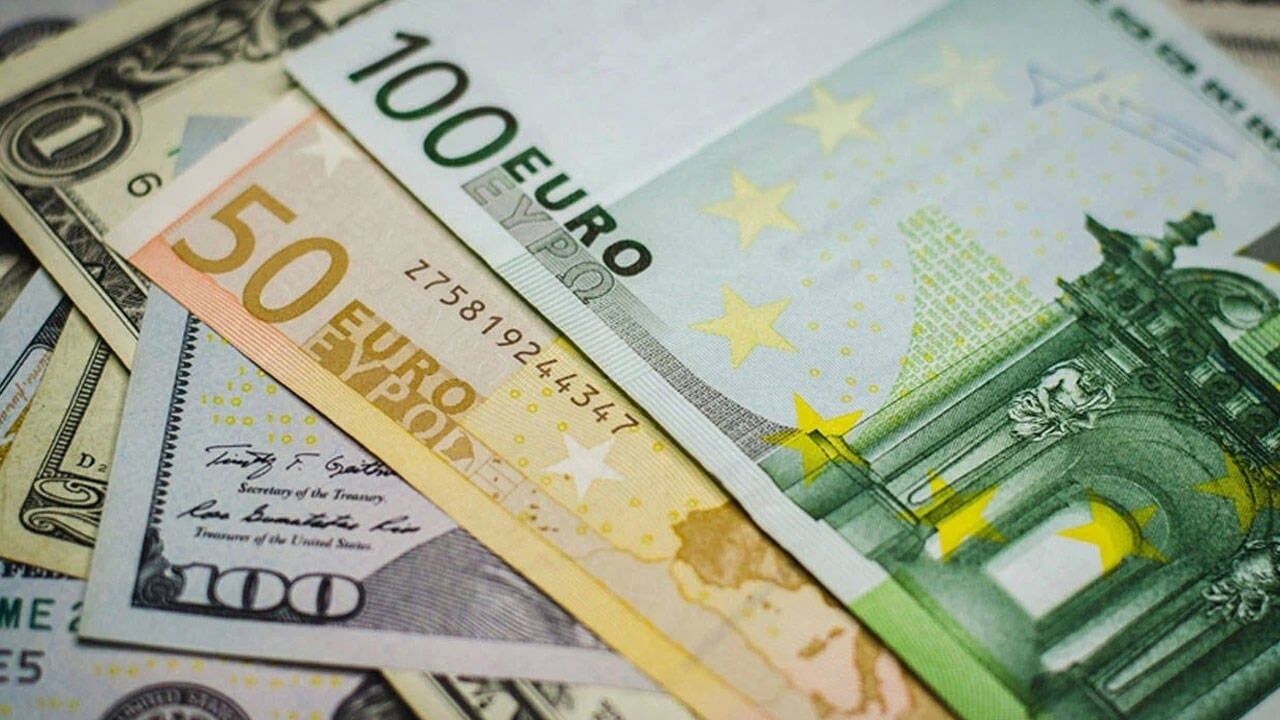 Dolar yükselirken euro geriledi: İstanbul serbest piyasada gün başladı