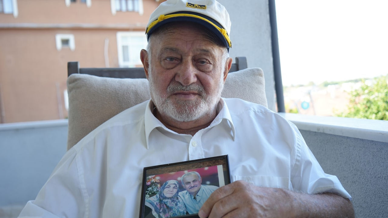 Erkek Yas Tutunca Mecnun, Kadın Yas Tutunca Vazife! (1)