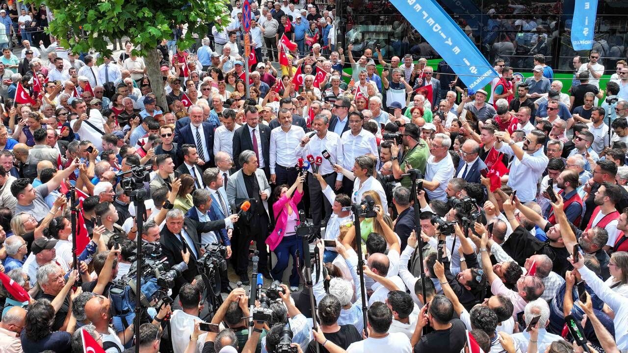 Özgür Özel’den yeni parti planı: “Merkez demokrat” hızlı örgütlenme