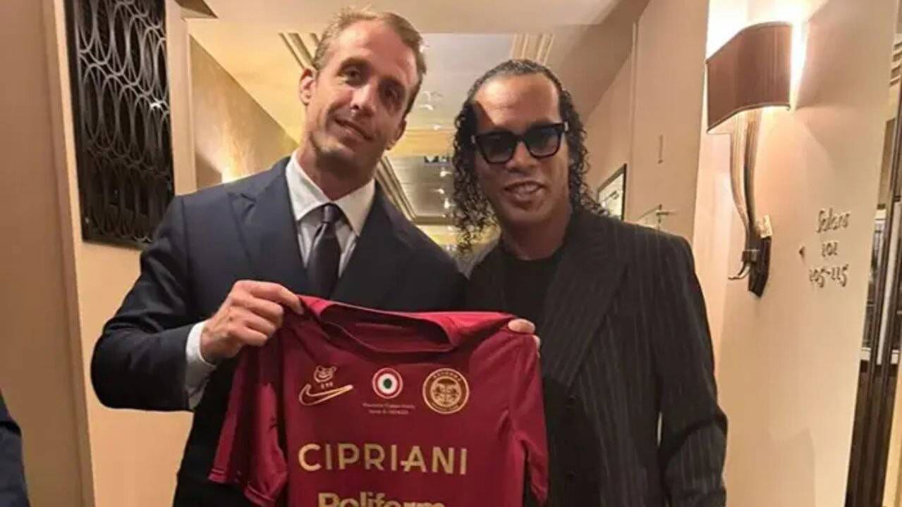 Ronaldinho yeniden sahalara dönüyor: Ravenna FC’yle imza