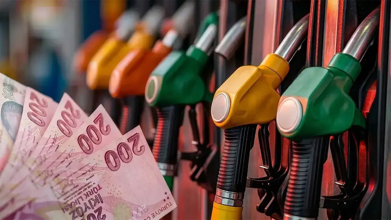 Akaryakıta peş peşe zam: Motorinde 7,80 TL, benzinde 2 TL (Gecikme detayıyla)
