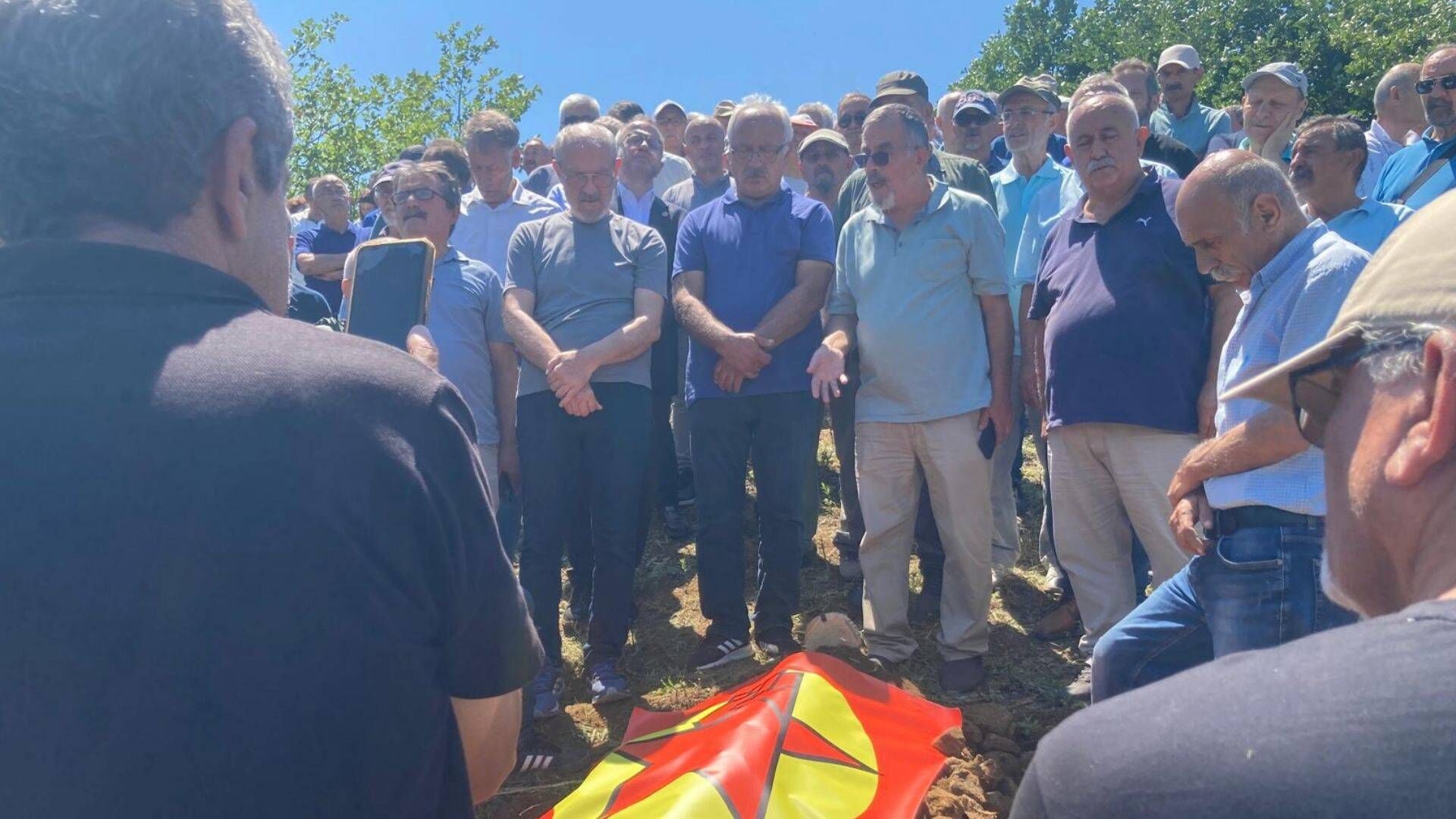 Devrimci Öğretmen Ziya Gül Son Yolculuğuna Uğurlandı