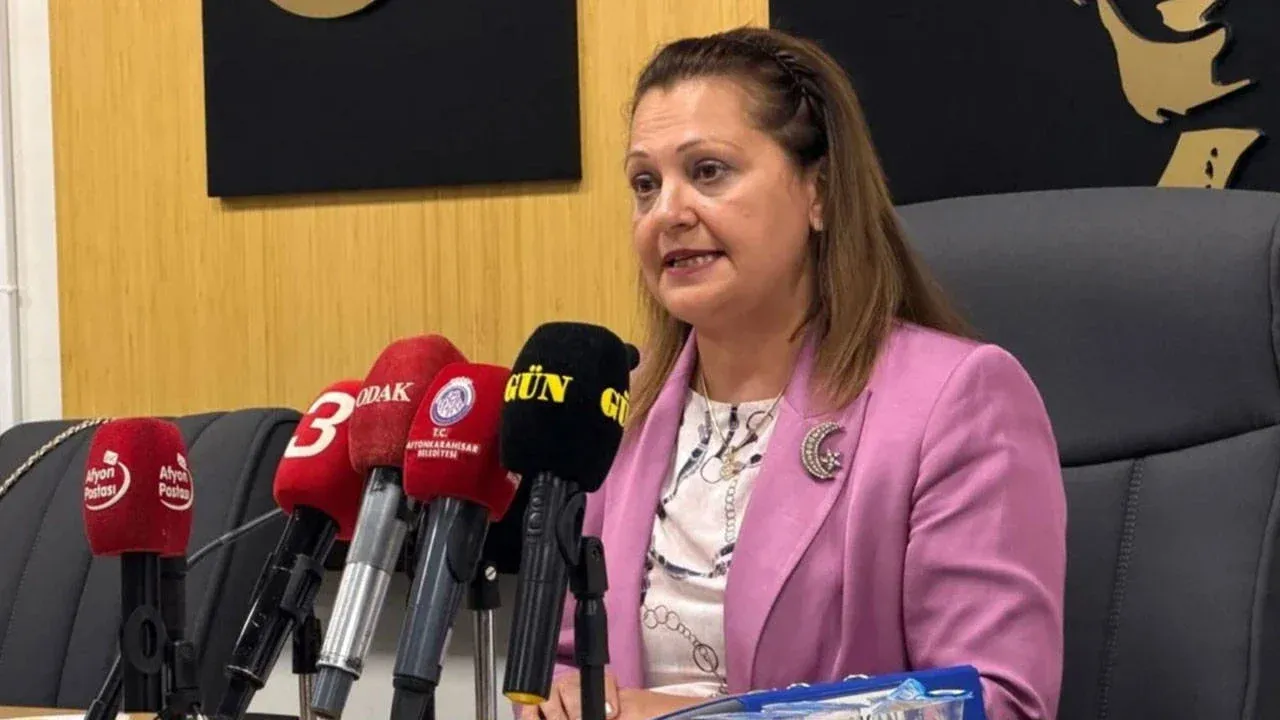 Burcu Köksal, YENİ Parti’ye söz hakkı vermedi: Meclis oturumunu kapatıp çıktı