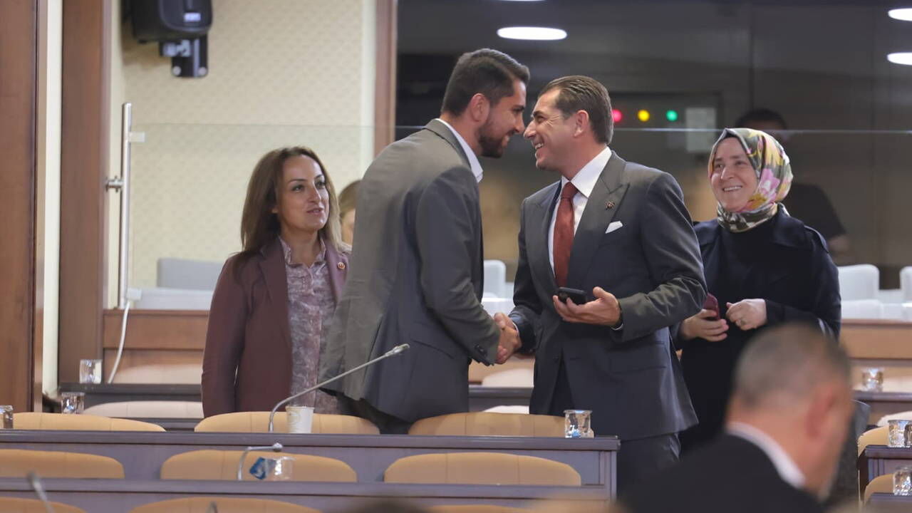 İBB Meclisinde şok: Ekrem Eray Arda CHP’den istifa etti