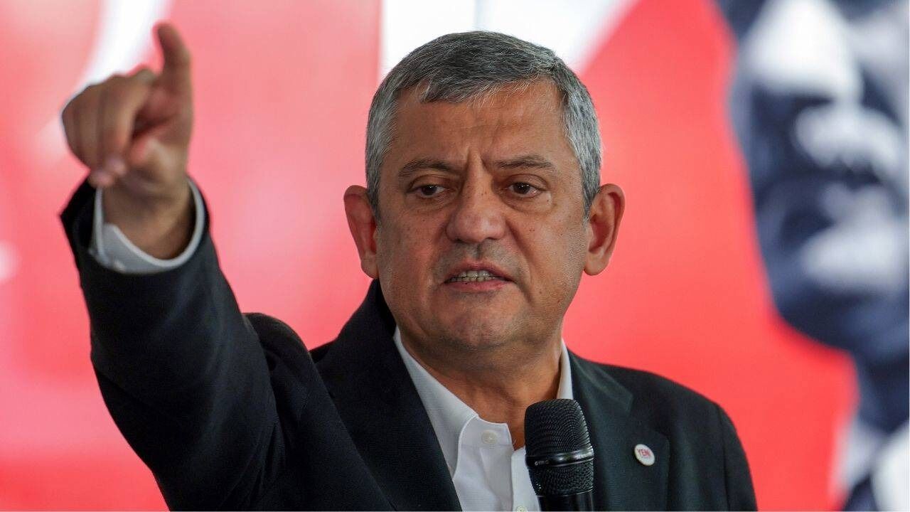 Özgür Özel’den Bursa’da üzüm üreticilerine: “Al ananı da git” diyene tarım yanıtı